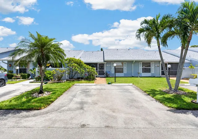 2nd image of 4450 Lucerne Villas Ln, Lake Worth, FL 33467 | MLS# B26066349