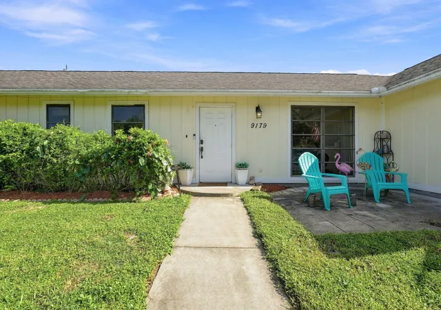 3rd image of 9179 Honeywell Rd, Lake Worth, FL 33467 | MLS# B26066446
