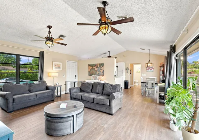 5th image of 9179 Honeywell Rd, Lake Worth, FL 33467 | MLS# B26066446