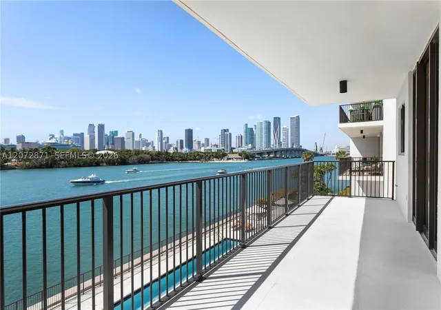 Listing Photo 5 - Condo for sale in building located at 1000 Venetian Wy, Miami, FL 33139 - Unit #301/303