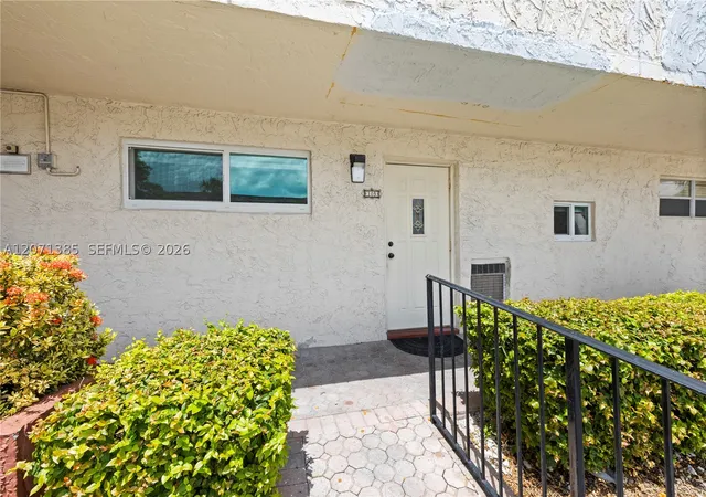 Photo 3 of Condo for sale at 811 S Hollybrook Dr #105, Pembroke Pines, FL 33025 | MLS# A12071385 | Listing updated on 2026-10-09