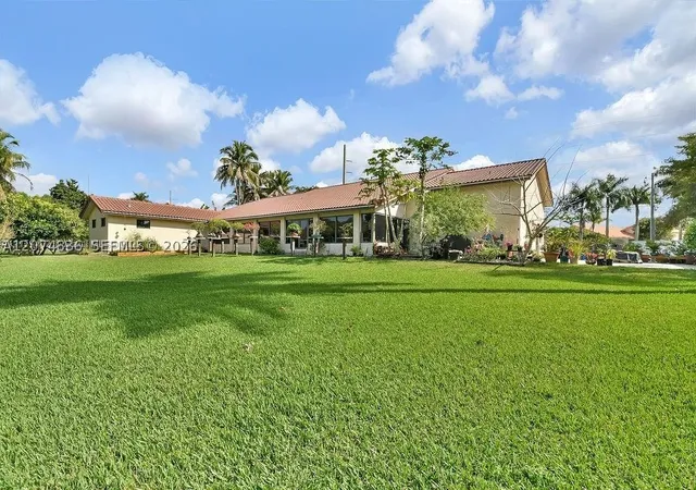 Photo 3 of Single family home for sale at 5425 Sw 190th Ave, Southwest Ranches, FL 33332 | MLS# A12074836 | Listing updated on 2026-09-25