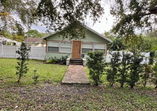 Photo 3 of Single family home for sale at 400 Ne 3rd St, Pompano Beach, FL 33060 | MLS# A12074942 | Listing updated on 2026-08-20