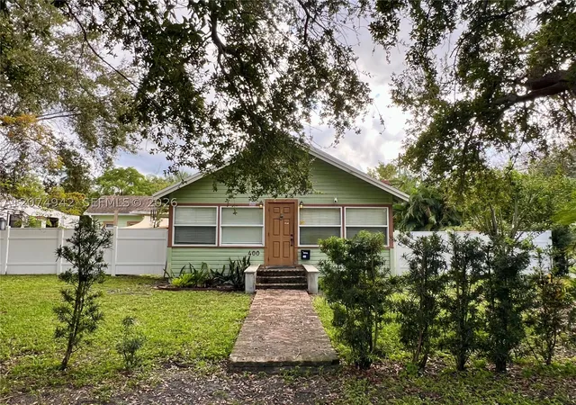 Photo 3 of Single family home for sale at 400 Ne 3Rd St, Pompano Beach, FL 33060 | MLS# A12074942 | Listing updated on 2026-08-20