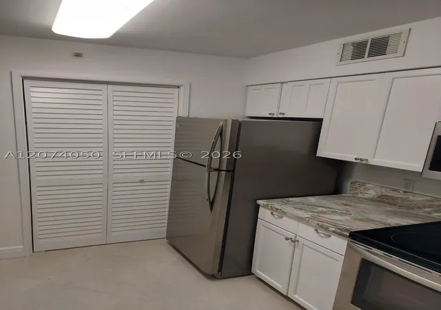 4th image of 800 Scotia Dr #103, Hypoluxo, FL 33462 | MLS# A12074050