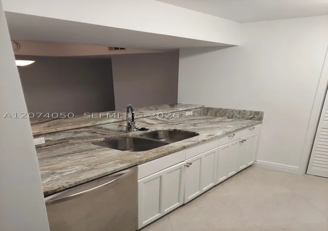 5th image of 800 Scotia Dr #103, Hypoluxo, FL 33462 | MLS# A12074050