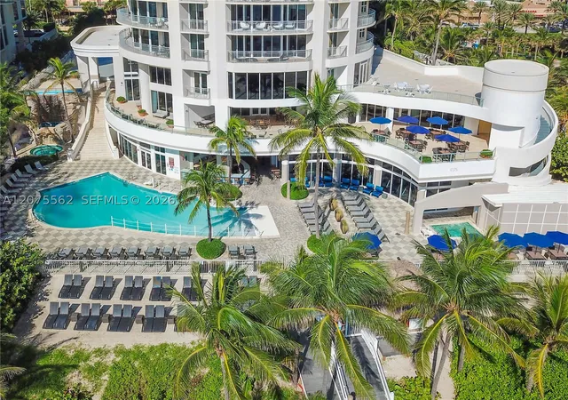 Listing Photo 4 - Condo for sale in building located at 17375 Collins Ave, Sunny Isles Beach, FL 33160 - Unit #2003