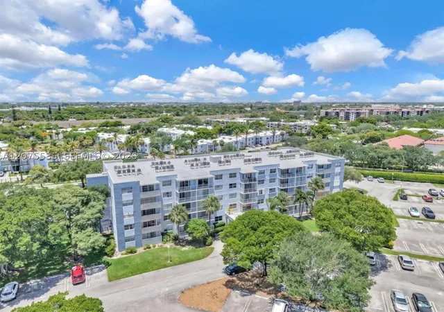 Condo for sale at 500 Executive Center Dr #3I, West Palm Beach, FL 33401 | MLS# A12075535 | Listing updated on 2026-08-22