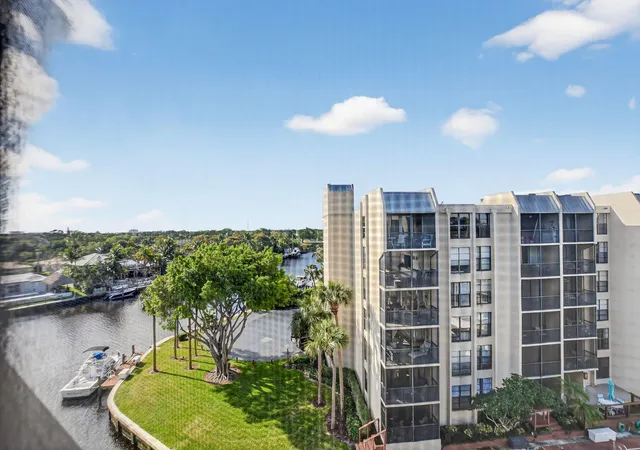 2nd image of 20 Royal Palm Wy, Boca Raton, FL 33432