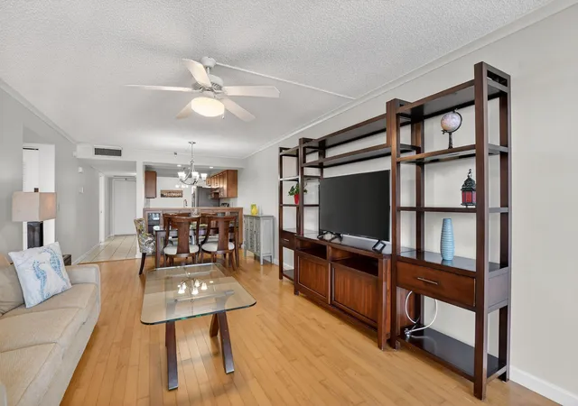 4th image of 20 Royal Palm Wy, Boca Raton, FL 33432