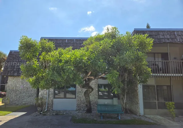 Listing Photo 1 - Condo for sale in building located at 3105 Oakland Shores Dr, Oakland Park, FL 33309 - Unit #J101