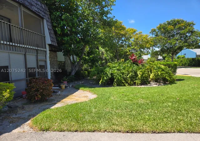 Listing Photo 3 - Condo for sale in building located at 3105 Oakland Shores Dr, Oakland Park, FL 33309 - Unit #J101