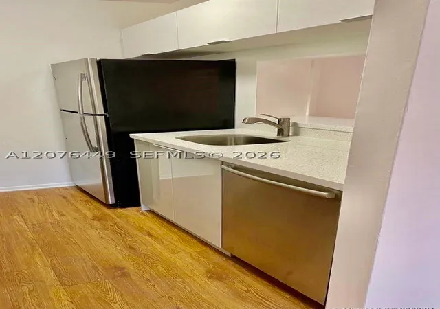 Listing Photo 5 - Condo for sale in building located at 4421 W Mcnab Rd, Pompano Beach, FL 33069 - Unit #20