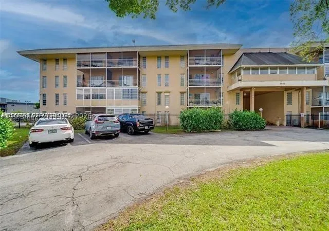 Listing Photo 4 - Condo for sale in building located at 4848 Nw 24Th Ct, Lauderdale Lakes, FL 33313 - Unit #230
