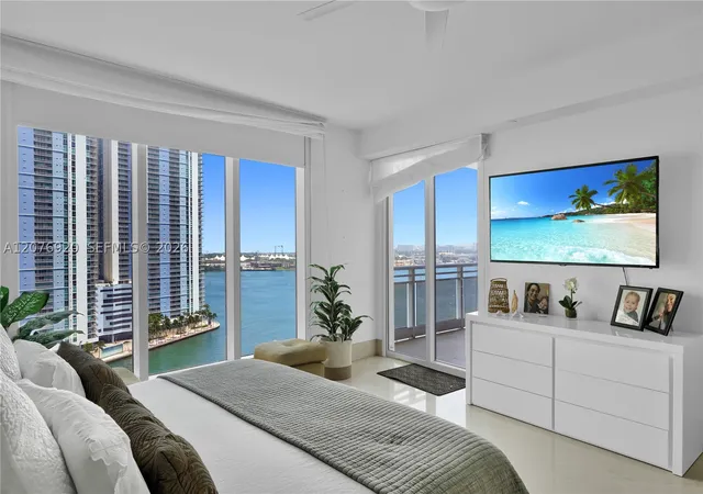 Listing Photo 3 - Condo for sale in building located at 901 Brickell Key Blvd, Pembroke Pines, FL 33131 - Unit #1807