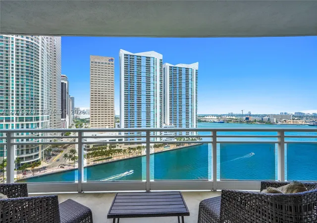 Listing Photo 4 - Condo for sale in building located at 901 Brickell Key Blvd, Pembroke Pines, FL 33131 - Unit #1807