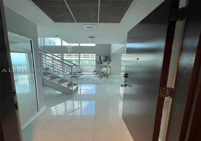 Listing Photo 2 - Condo for sale in Infinity at Brickell located at 60 Sw 13Th St, Miami, FL 33130 - Unit #5210