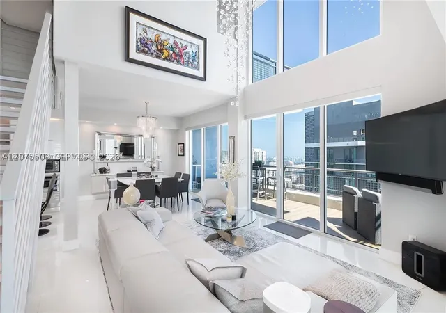Listing Photo 3 - Condo for sale in Infinity at Brickell located at 60 Sw 13Th St, Miami, FL 33130 - Unit #5210