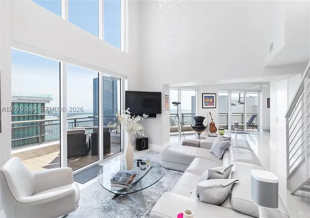 Listing Photo 4 - Condo for sale in Infinity at Brickell located at 60 Sw 13Th St, Miami, FL 33130 - Unit #5210