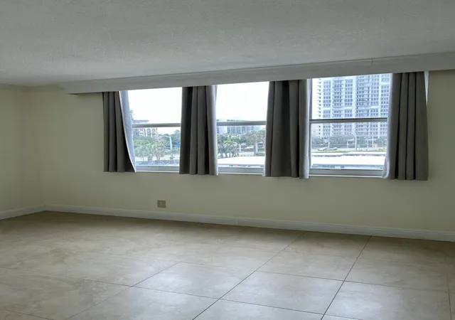 4th image of 305 N Pompano Beach Blvd #205, Pompano Beach, FL 33062 | MLS# B26069339