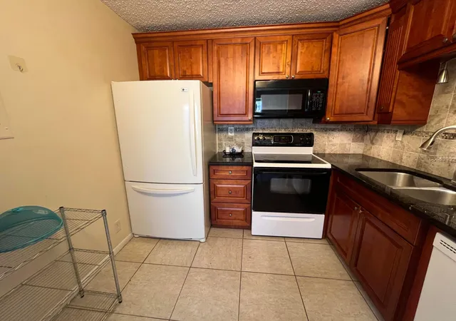 4th image of 7 Flanders A, Delray Beach, FL 33484