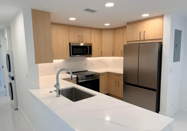 2nd image of 6439 Bay Clb Dr #1, Fort Lauderdale, FL 33308 | MLS# B26070380