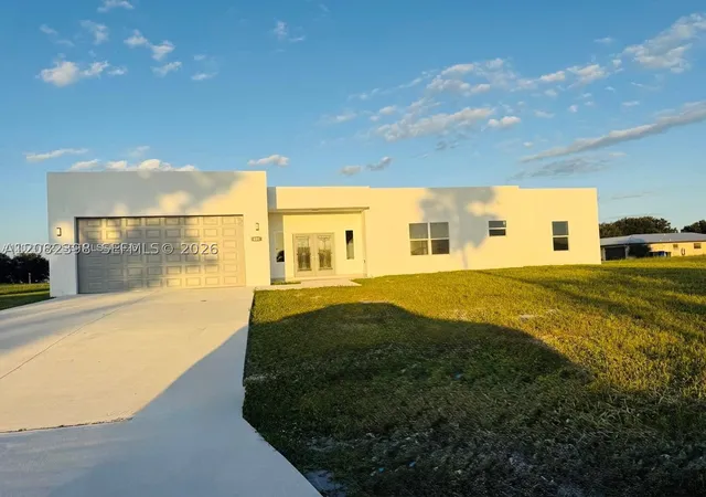 Photo 1 of Single family home for sale at 401 Lexington Dr, Sebring, FL 33876 | MLS# A12082398 | Listing updated on 2026-09-06