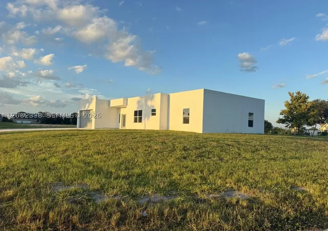 Photo 2 of Single family home for sale at 401 Lexington Dr, Sebring, FL 33876 | MLS# A12082398 | Listing updated on 2026-09-06
