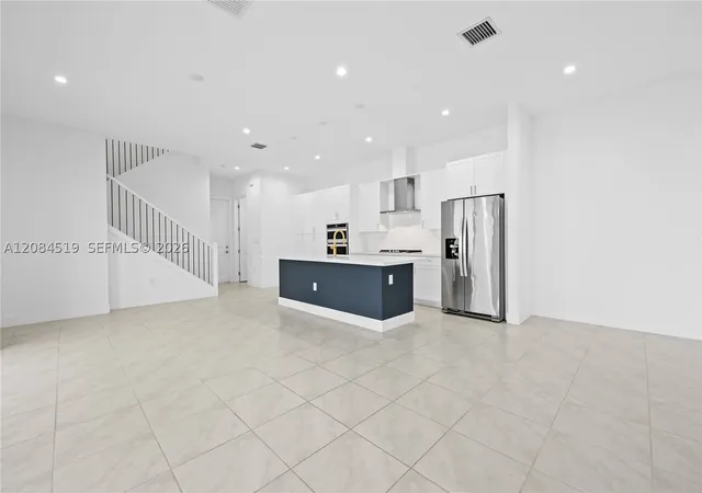 Photo 1 of Single family home for sale at 4402 Nw 81st Avenue, Doral, FL 33166 | MLS# A12084519 | Listing updated on 2026-10-08