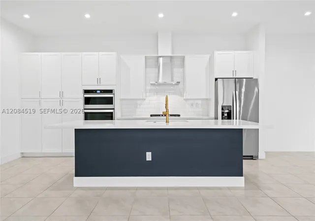 Photo 2 of Single family home for sale at 4402 Nw 81st Avenue, Doral, FL 33166 | MLS# A12084519 | Listing updated on 2026-10-08