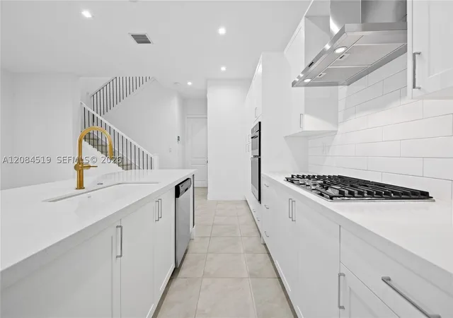 Photo 3 of Single family home for sale at 4402 Nw 81st Avenue, Doral, FL 33166 | MLS# A12084519 | Listing updated on 2026-10-08