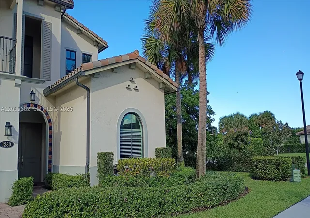 Photo 4 of Single family home for sale at 1280 SW 113th Way, Pembroke Pines, FL 33025 | MLS# A12085682 | Listing updated on 2026-10-10