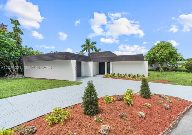 Photo 1 of Single family home for sale at 4705 Bayberry Ln, Tamarac, FL 33319 | MLS# A12088021 | Listing updated on 2026-10-09