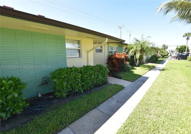 Condo for sale at 2941 Crosley Dr W #H, West Palm Beach, FL 33415 | MLS# A12088204