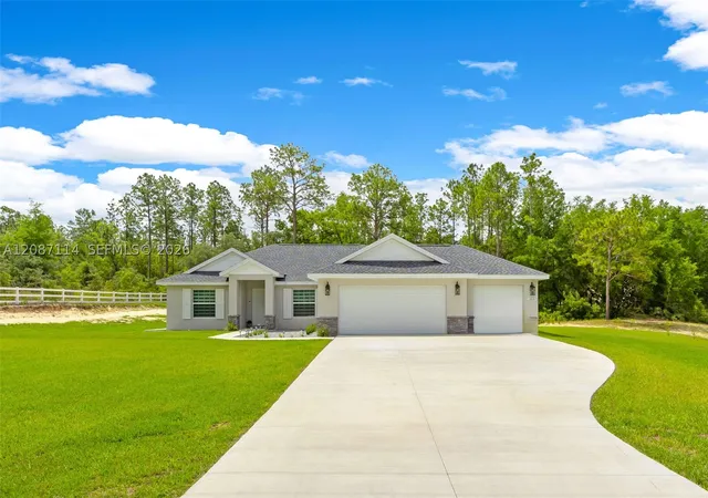 Photo 1 of Single family home for sale at 13822 Southwest 61 Pl Rd, Ocala, FL 34481 | MLS# A12087114 | Listing updated on 2026-10-08