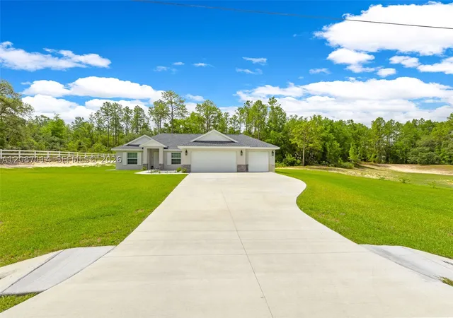 Photo 2 of Single family home for sale at 13822 Southwest 61 Pl Rd, Ocala, FL 34481 | MLS# A12087114 | Listing updated on 2026-10-08
