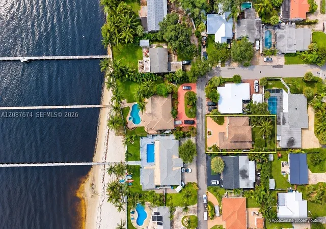 Photo 2 of Single family home for sale at 919 S Lakeside Pl, Lantana, FL 33462 | MLS# A12087674 | Listing updated on 2026-10-10
