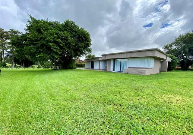 Photo 3 of Single family home for sale at 6105 Royal Poinciana Ln, Tamarac, FL 33319 | MLS# A12088736 | Listing updated on 2026-10-07