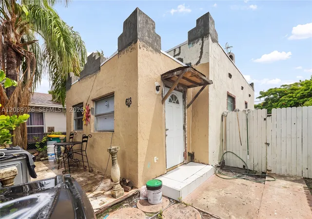 Photo 1 of Single family home for sale at 618 N D St, Boynton Beach, FL 33460 | MLS# A12089726 | Listing updated on 2026-10-10