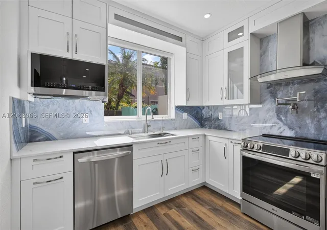 Photo 2 of Townhouse for sale at 214 Riverwalk Cir, Sunrise, FL 33326 | MLS# A12088963 | Listing updated on 2026-09-29