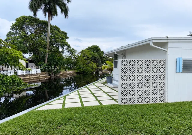 Photo 2 of Manufactured home for sale at 1666 SW 85th Avenue, Davie, FL 33324 | MLS# A12090808 | Listing updated on 2026-10-07