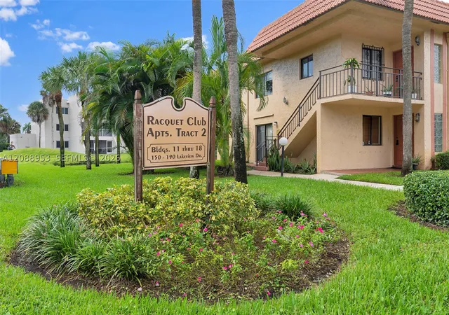 Listing Photo 4 - Condo for sale in building located at 150 Lakeview Dr, Weston, FL 33326 - Unit #203