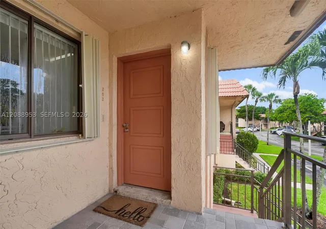 Listing Photo 5 - Condo for sale in building located at 150 Lakeview Dr, Weston, FL 33326 - Unit #203