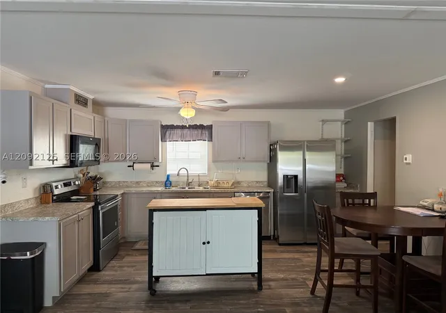 Photo 3 of Manufactured home for sale at 5205 Pioneer 21st St, Clewiston, FL 33440 | MLS# A12092125 | Listing updated on 2026-10-08