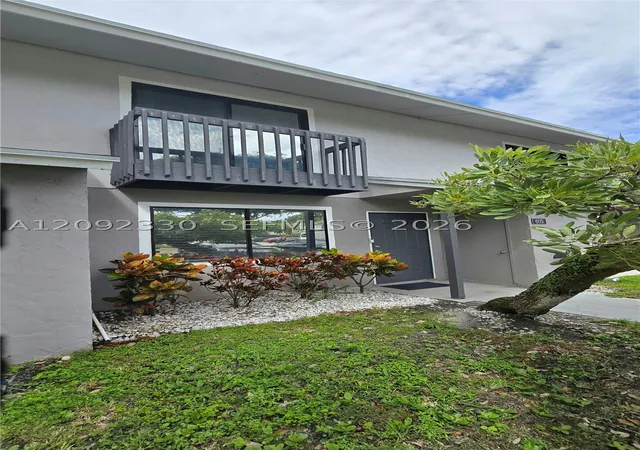 Townhouse for sale at 605 Riverside Dr, Green Acres, FL 33463 | MLS# A12092330