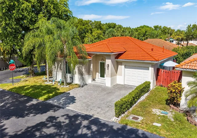 Photo 3 of Single family home for sale at 5771 Nw 98th Court, Doral, FL 33178 | MLS# A12092266 | Listing updated on 2026-10-10