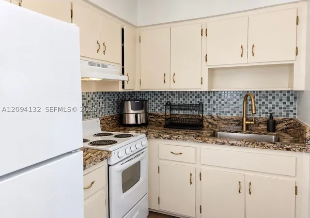 Photo 3 of Condo for sale at 1816 E Oakland Park Blvd #78, Oakland Park, FL 33306 | MLS# A12094132 | Listing updated on 2026-10-08