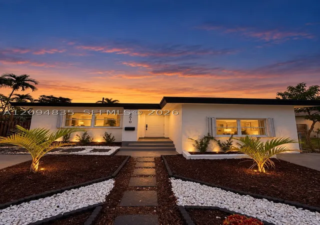 Photo 1 of Single family home for sale at 2610 Pierce St, Hollywood, FL 33020 | MLS# A12094835 | Listing updated on 2026-10-09