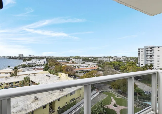 Listing Photo 2 - Condo for sale in building located at 900 Bay Dr, Miami, FL 33141 - Unit #721