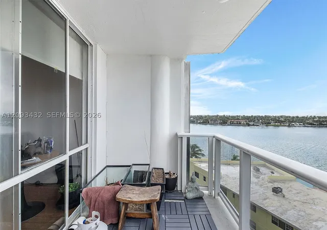Listing Photo 3 - Condo for sale in building located at 900 Bay Dr, Miami, FL 33141 - Unit #721